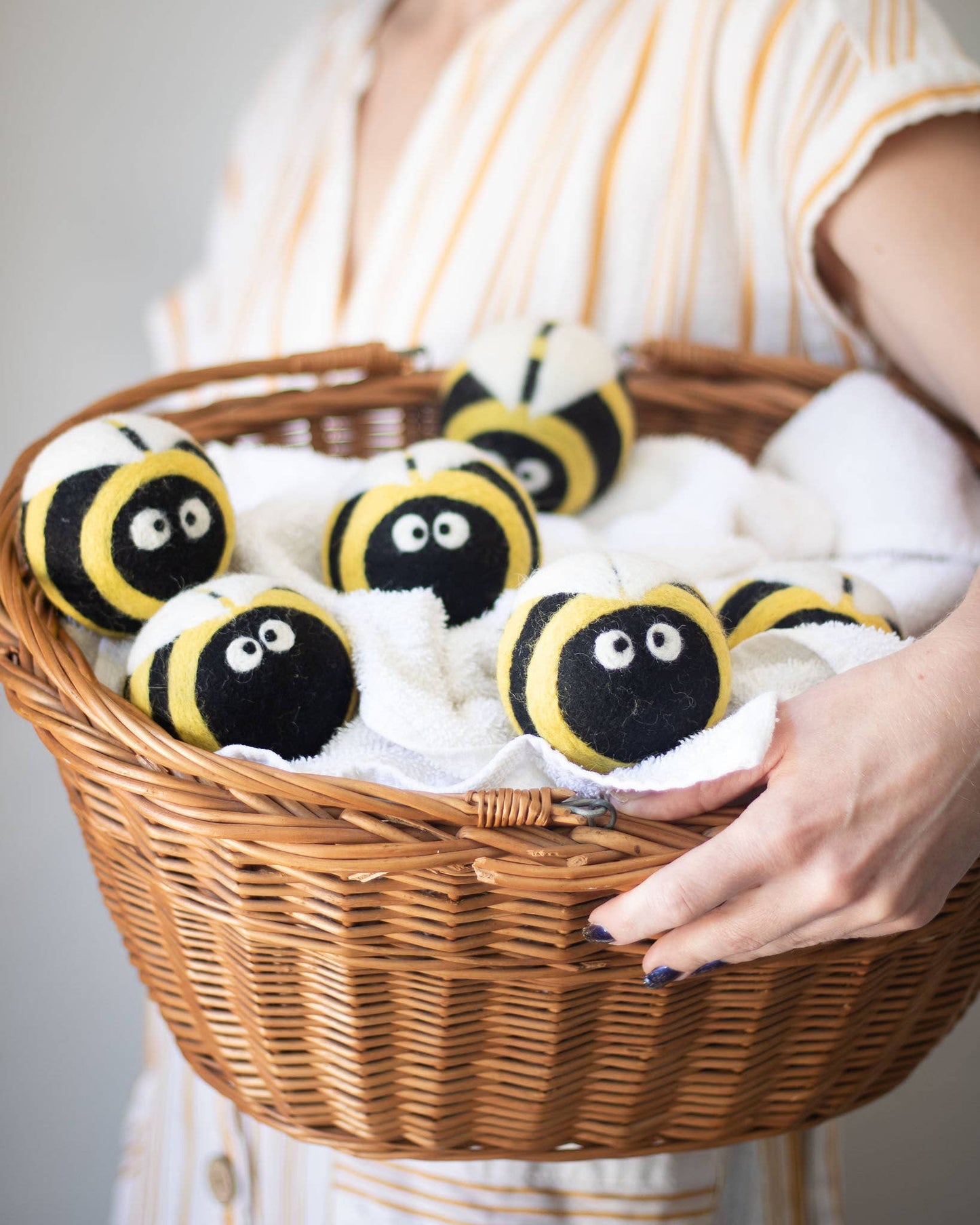 Dryer Balls: F 100% NZ wool bee