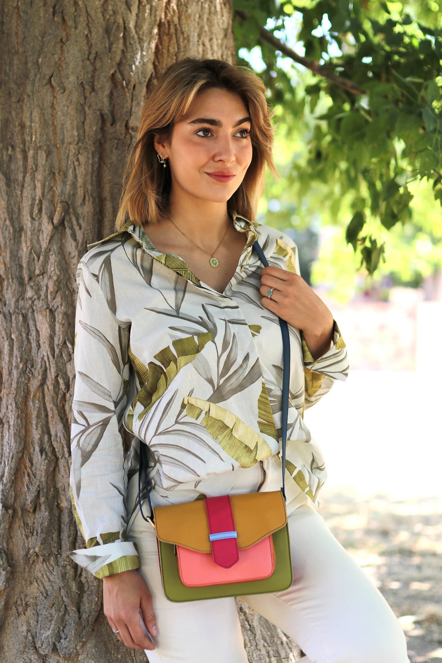 Bag - Grace Reversible Strap Closure · Crossbody gy/bl/or/gn