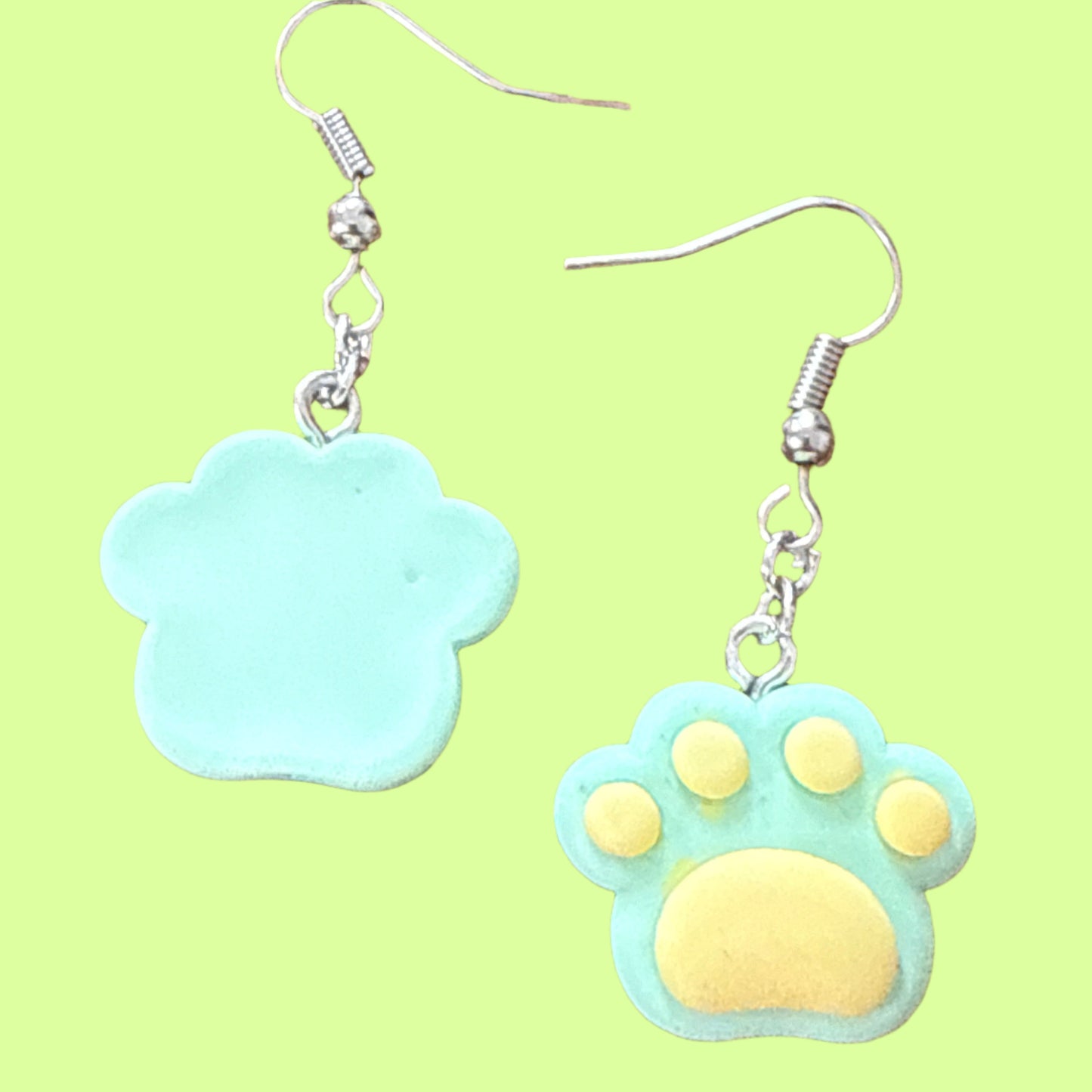 Earrings - 2tone polyresin paws yellow/green