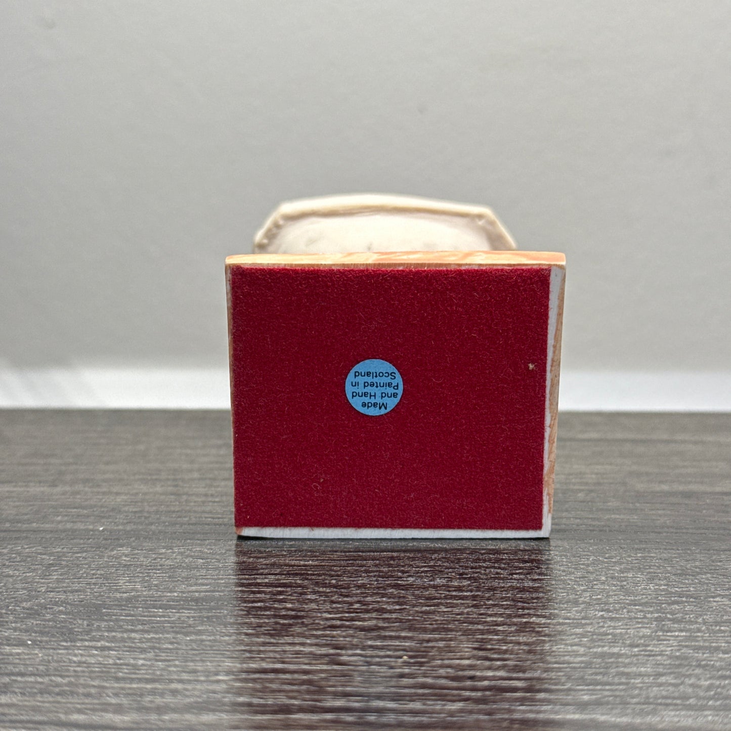 Figurine - Peter Fagan - bathroom sink