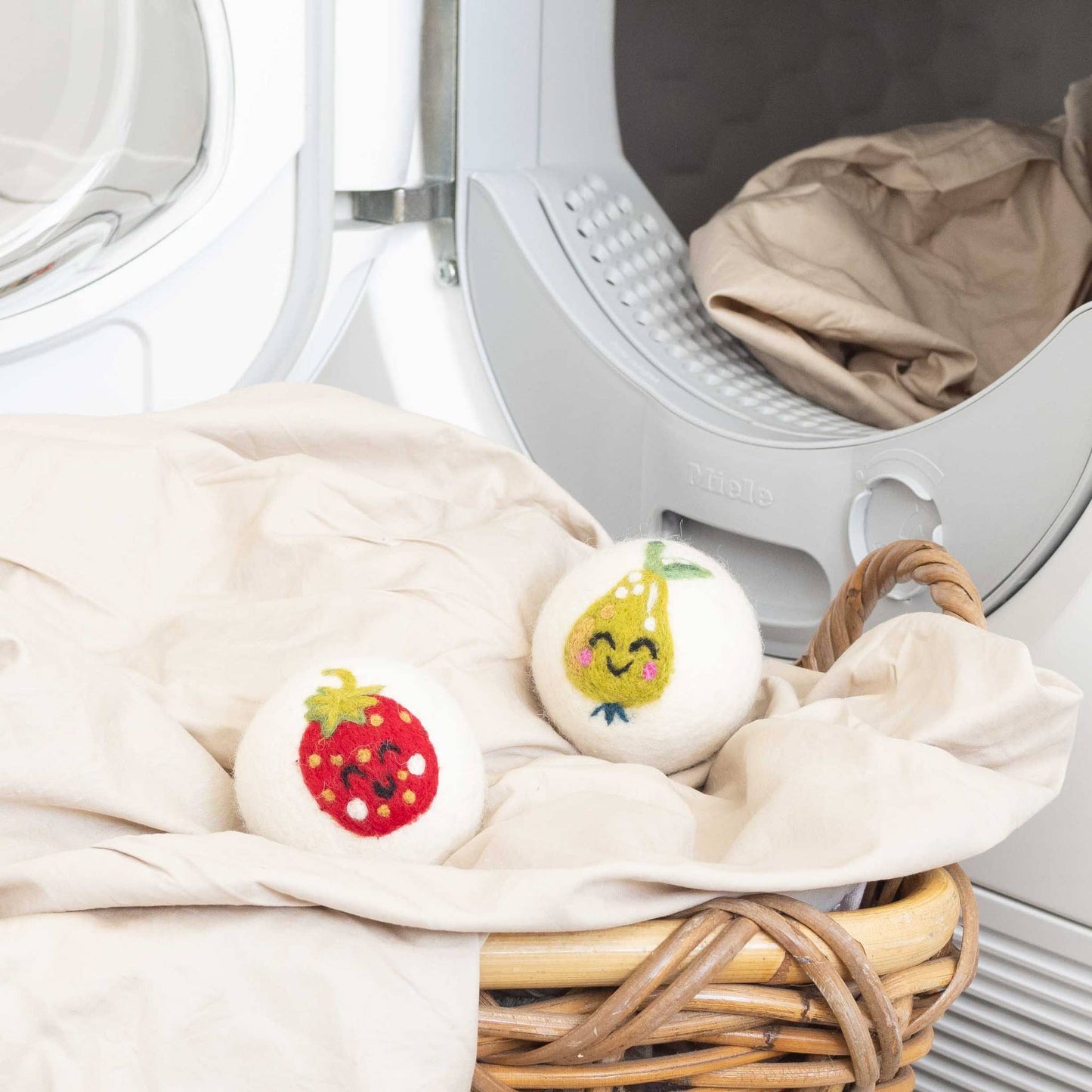 Eco Wool Dryer Balls Fair Trade: Strawberry