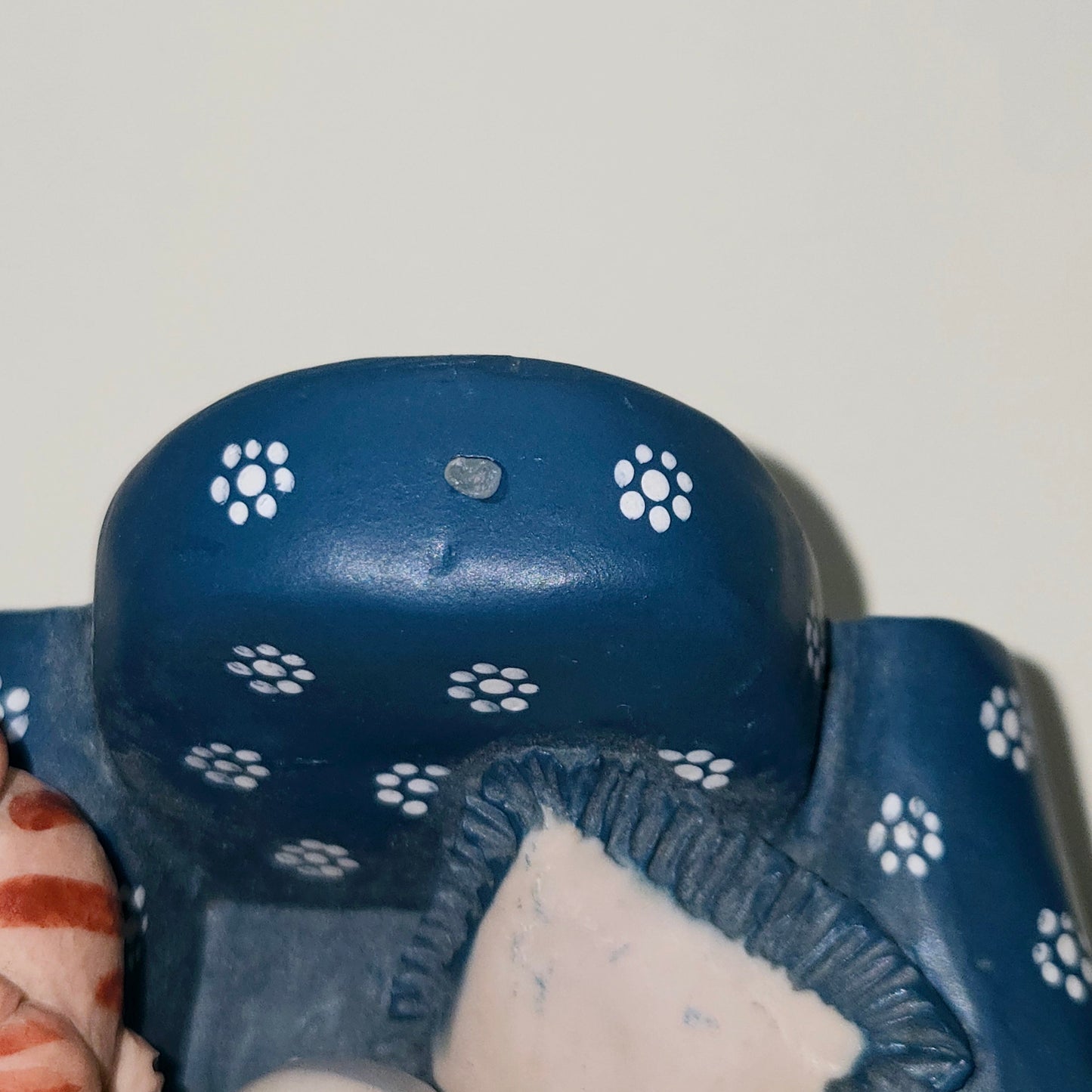 Figurine - Peter Fagan - armchair (as is)