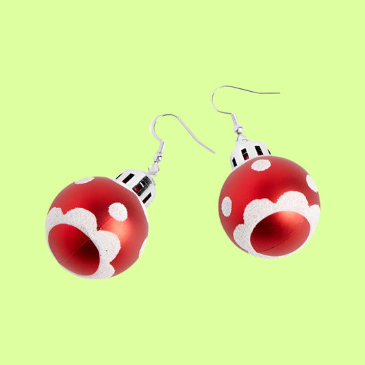 Earrings - C'mas orn Red w snow Scallop