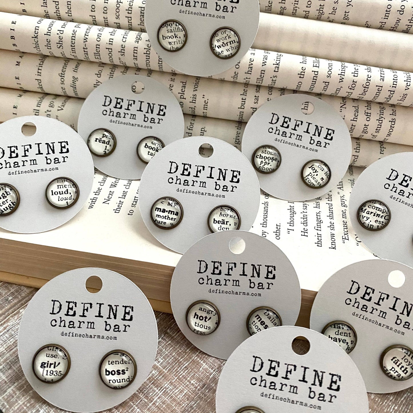 Earrings - posts Girl Boss