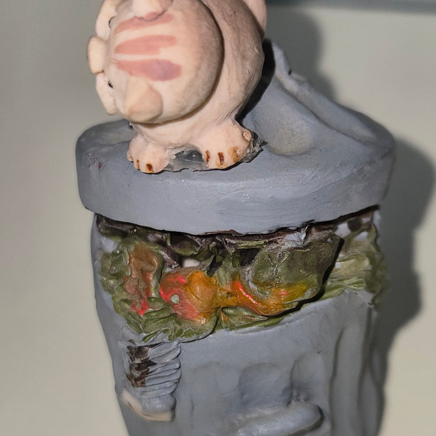 Figurine - Peter Fagan - trashcan