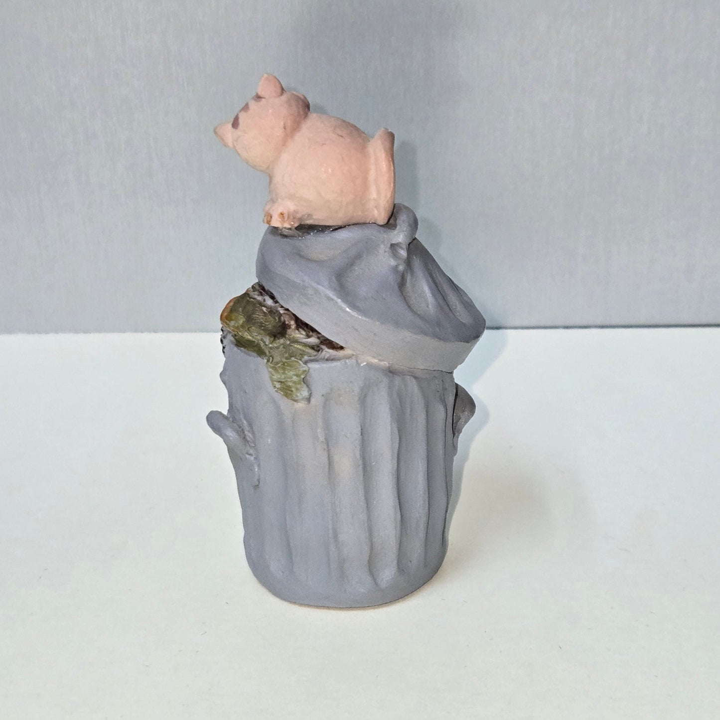 Figurine - Peter Fagan - trashcan