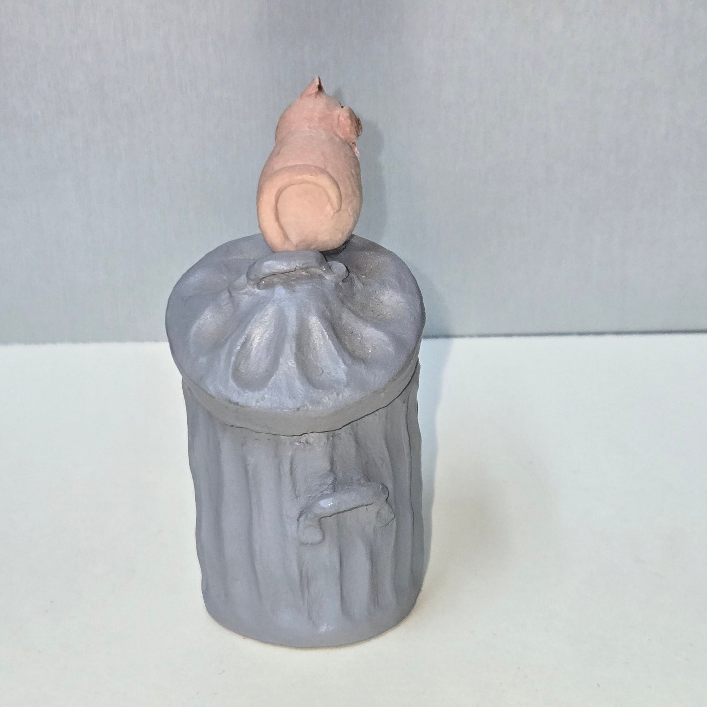 Figurine - Peter Fagan - trashcan