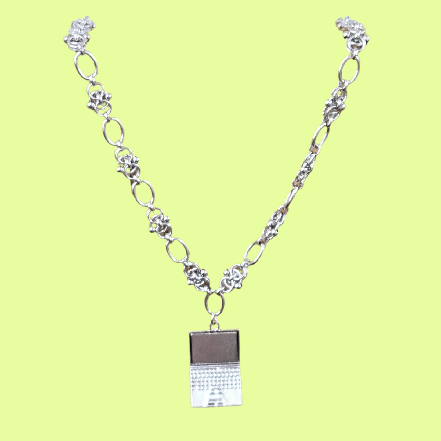 Necklace - oval/lace chain laptop