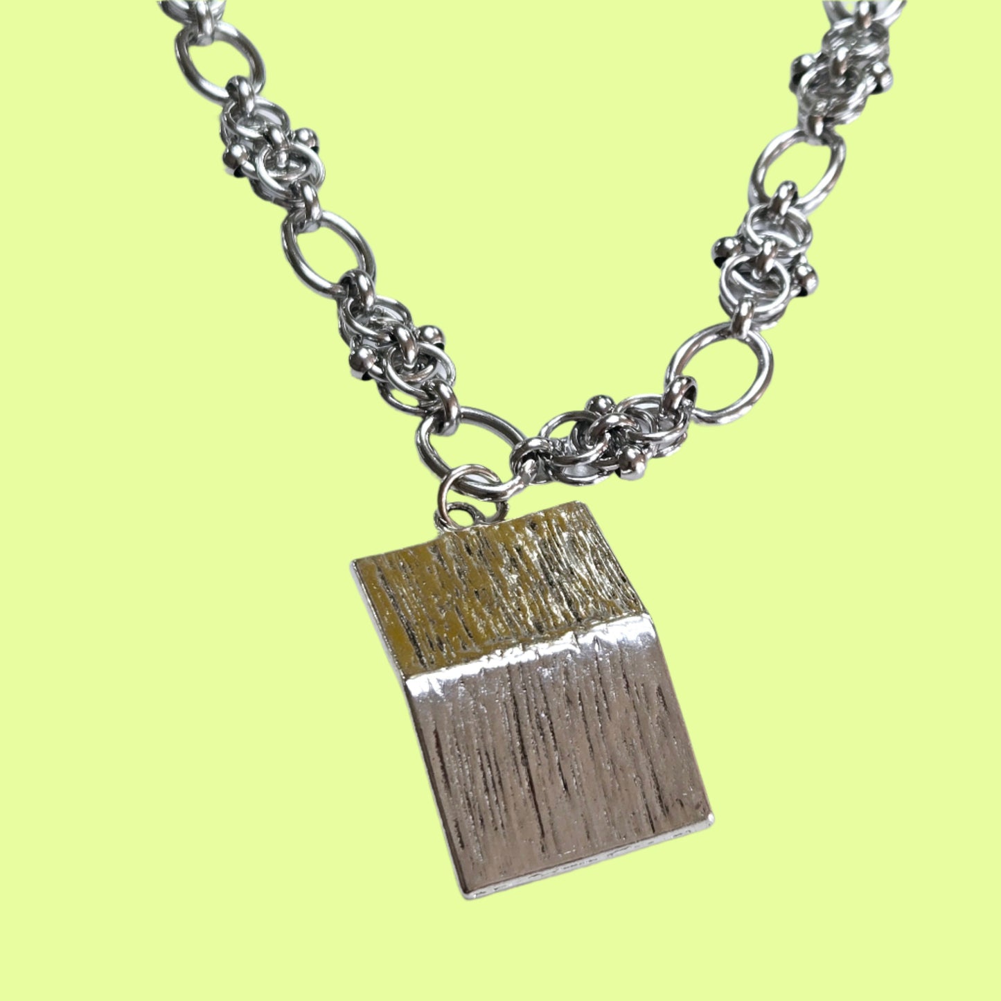 Necklace - oval/lace chain laptop