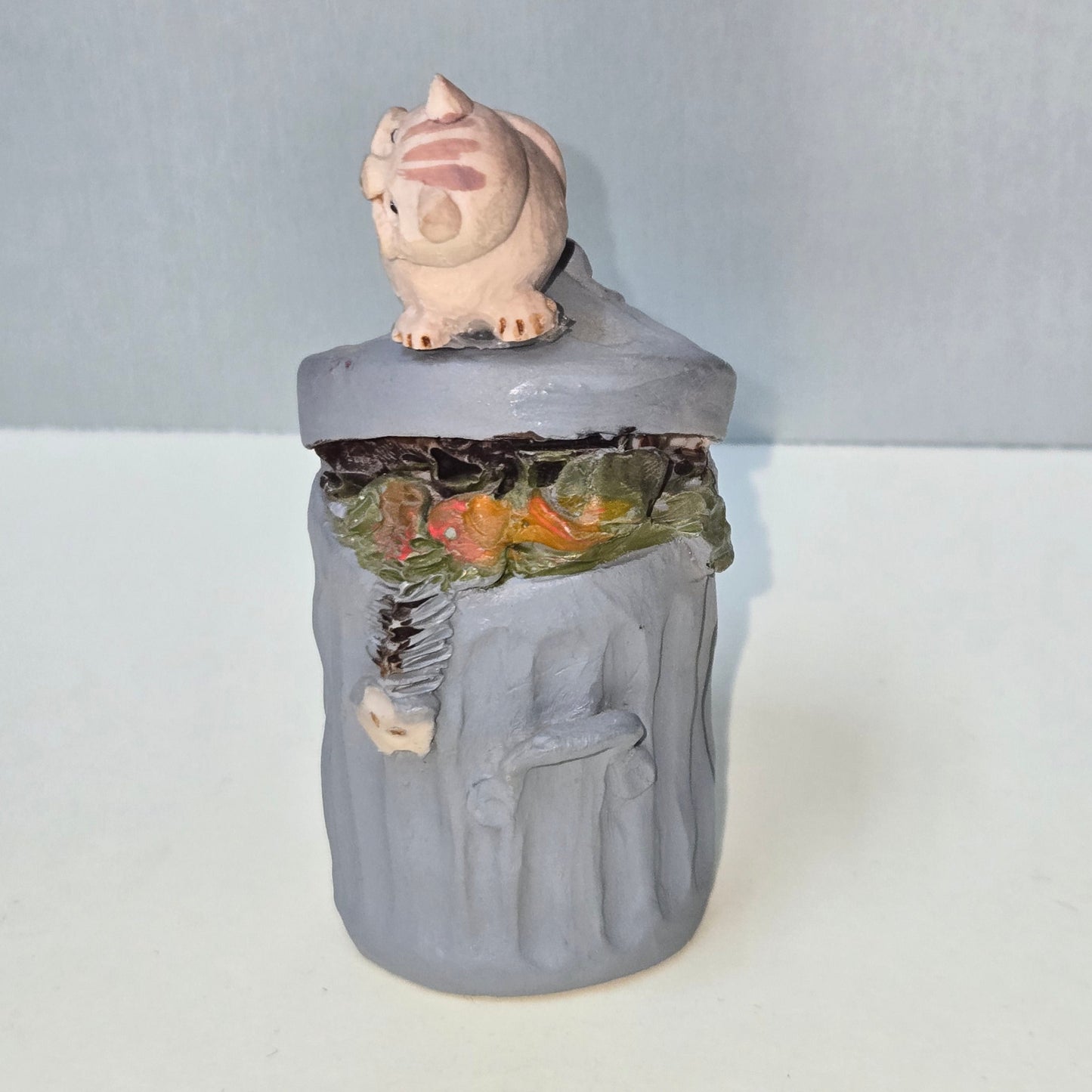 Figurine - Peter Fagan - trashcan