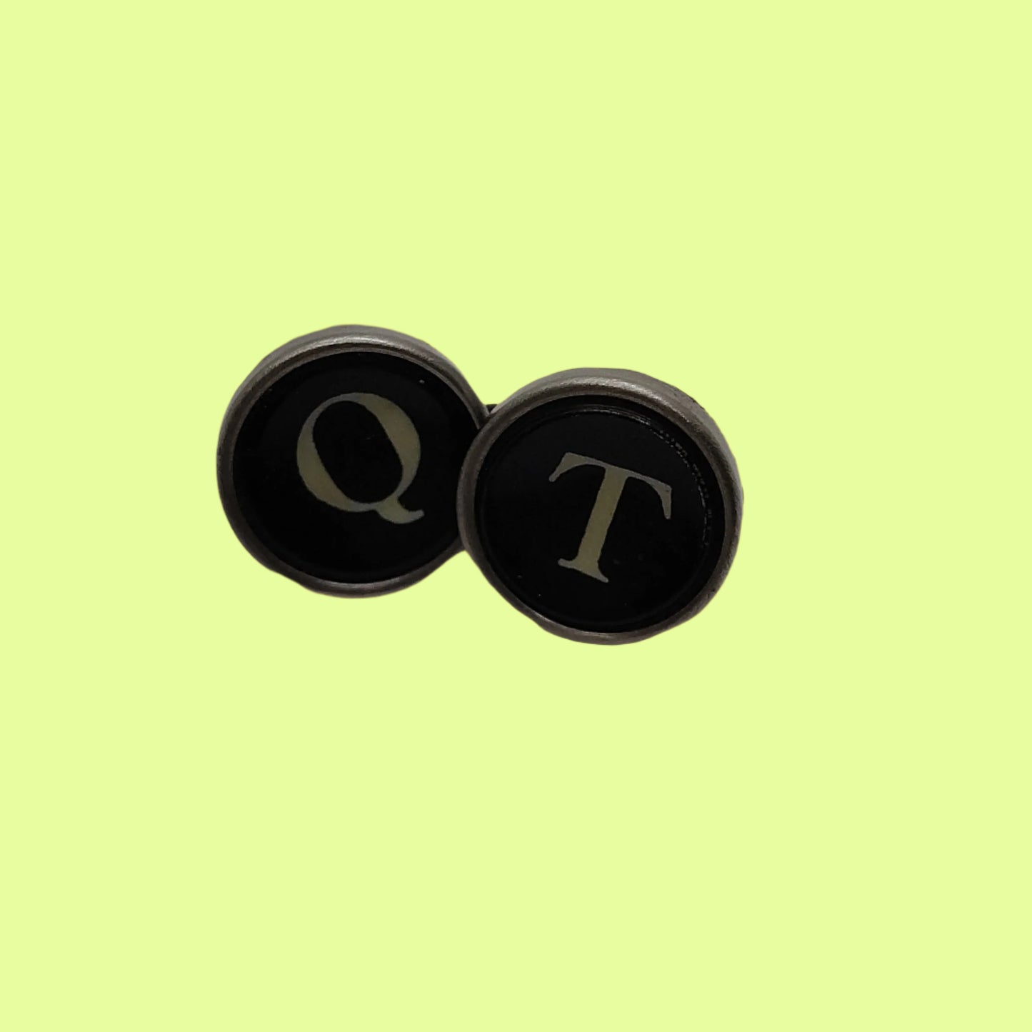 Earrings - Round Typewriter Keys Post Cutie QT cm on Bk